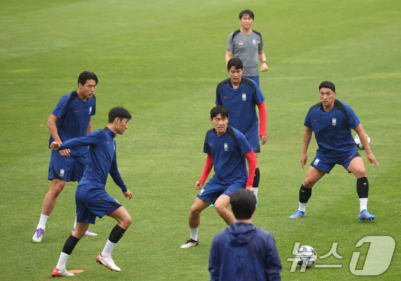 (성남=뉴스1) 김영운 기자 = 2025 동아시아축구연맹(EAFF) E1 챔피언십(동아시안컵) 한일전을 앞둔 대한민국 축구 국가대표팀 선수들이 14일 오후 경기 성남시 중원구 성남 …