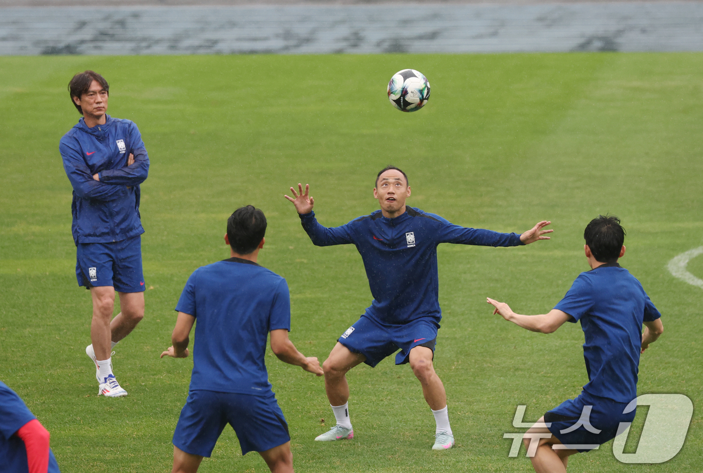 (성남=뉴스1) 김영운 기자 = 2025 동아시아축구연맹(EAFF) E1 챔피언십(동아시안컵) 한일전을 앞둔 대한민국 축구 국가대표팀 선수들이 14일 오후 경기 성남시 중원구 성남 …