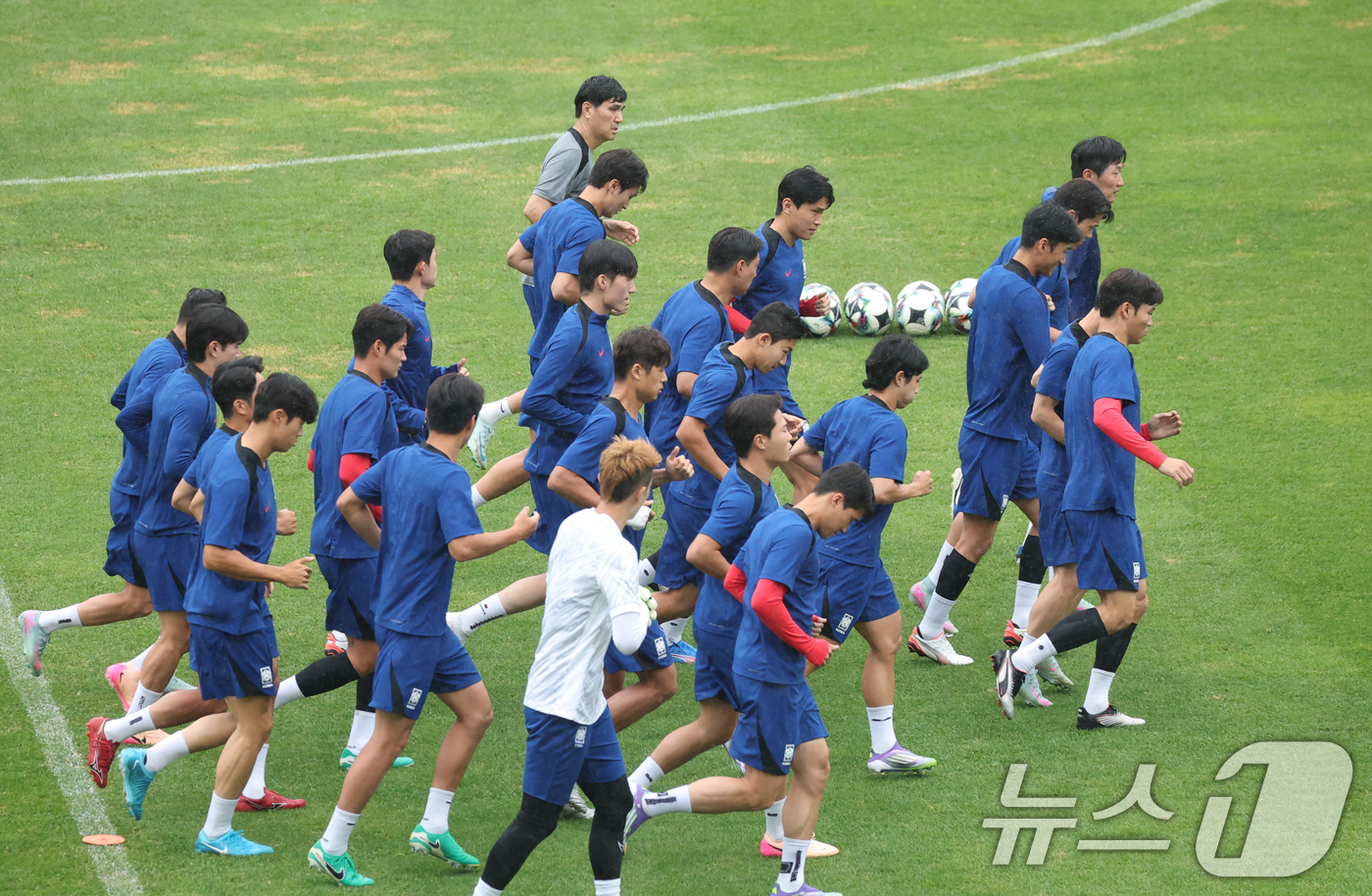 (성남=뉴스1) 김영운 기자 = 2025 동아시아축구연맹(EAFF) E1 챔피언십(동아시안컵) 한일전을 앞둔 대한민국 축구 국가대표팀 선수들이 14일 오후 경기 성남시 중원구 성남 …