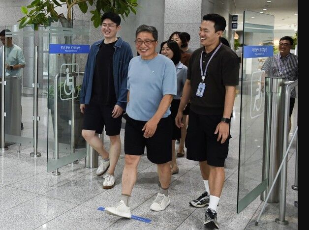 "딱딱한 정장은 그만…" 인천공항공사 '반바지 출근' 캠페인