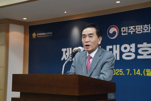 탈북민 출신 첫 민주평통 사무처장 태영호 사임…이임식 열려