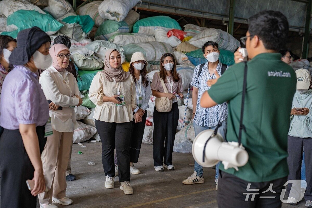 본문 이미지 - 지난달 9일부터 13일까지 인도네시아 발리에서 진행된 한국환경공단의 &#39;아세안 폐기물 관리 역량 강화 지식 공유 현지 연수&#39; 현장.&#40;한국환경공단 제공, 재판매 및 DB 금지&#41;