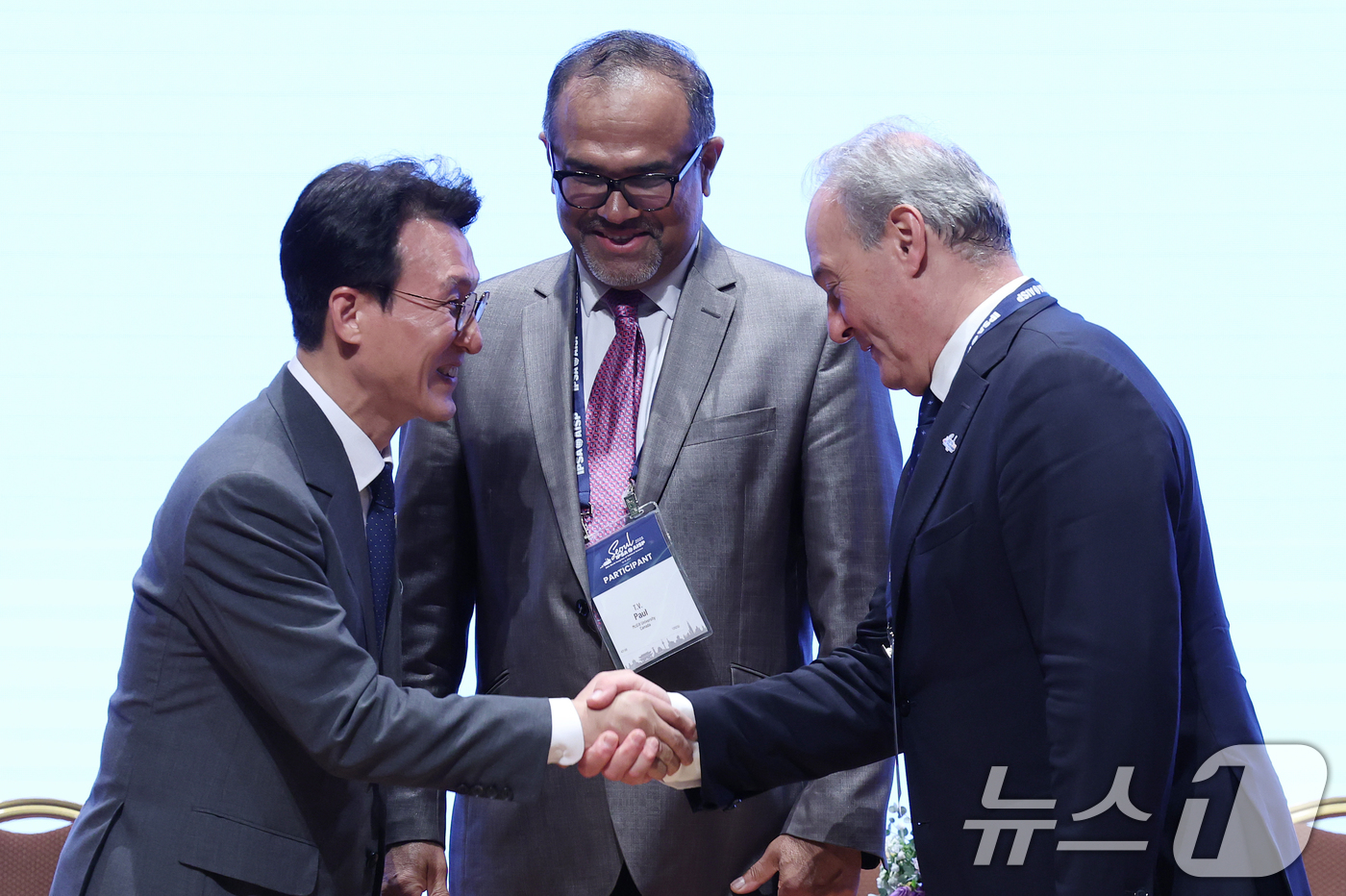 (서울=뉴스1) 오대일 기자 = 김민석 국무총리가 14일 오후 서울 강남구 코엑스에서 열린 제1회 김대중상(The Kim Dae-jung Award) 시상식에서 파블로 오냐테 세계 …