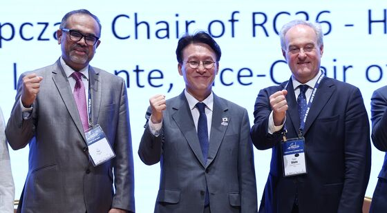 초대 김대중상 수상자 축하하는 김민석 국무총리