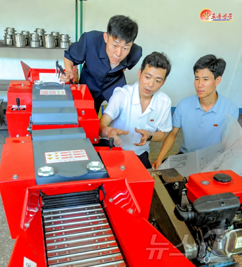 (평양 노동신문=뉴스1) = 북한 노동당 기관지 노동신문은 15일 국가과학원 동력기계연구소에서 "5개년 계획을 성과적으로 완결하는데 이바지하는 완벽한 결과물들을 이루어냄으로써 당 …