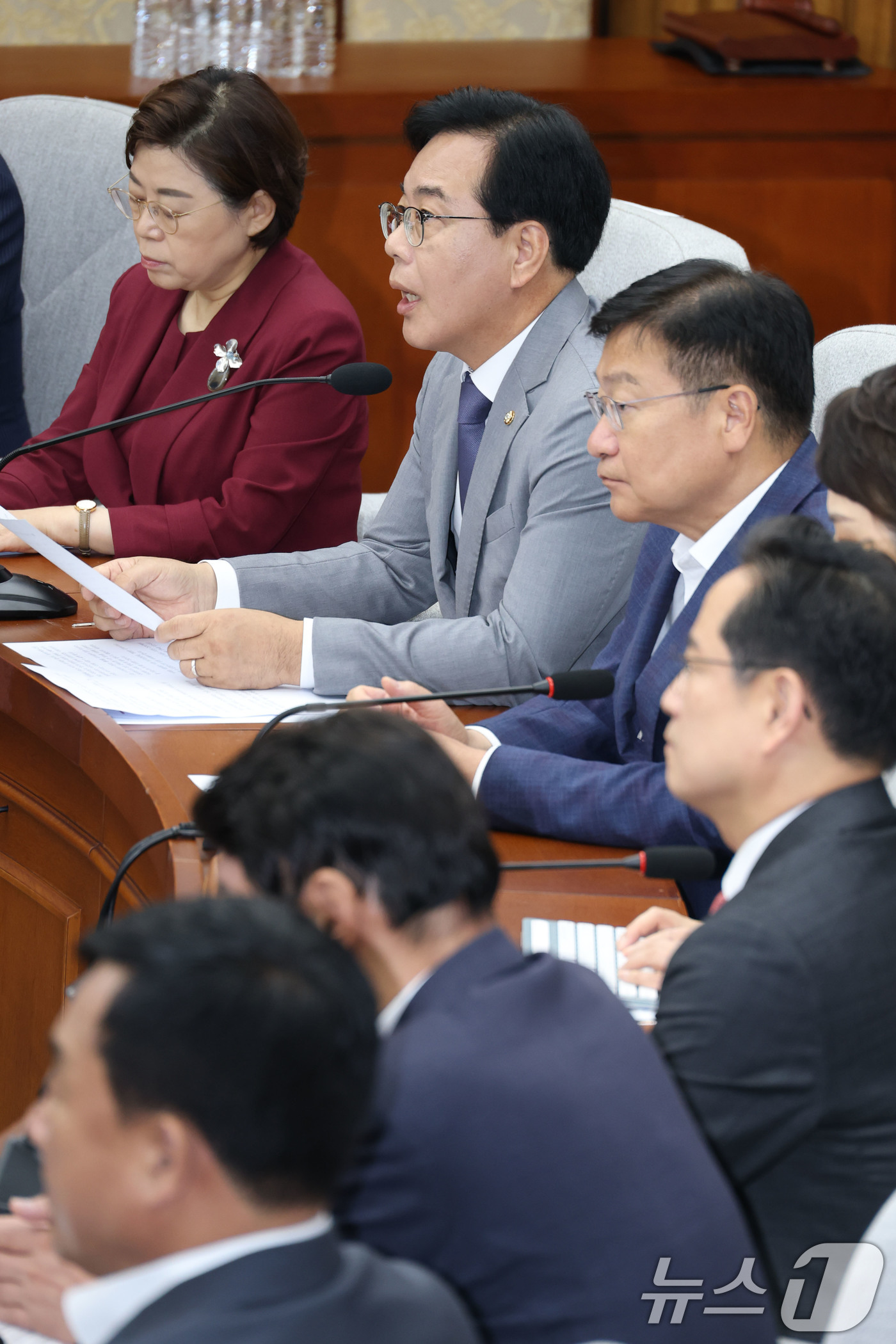 (서울=뉴스1) 이광호 기자 = 송언석 국민의힘 비상대책위원장 겸 원내대표가 15일 오전 서울 여의도 국회에서 열린 원내대책회의에서 발언하고 있다. 2025.7.15/뉴스1