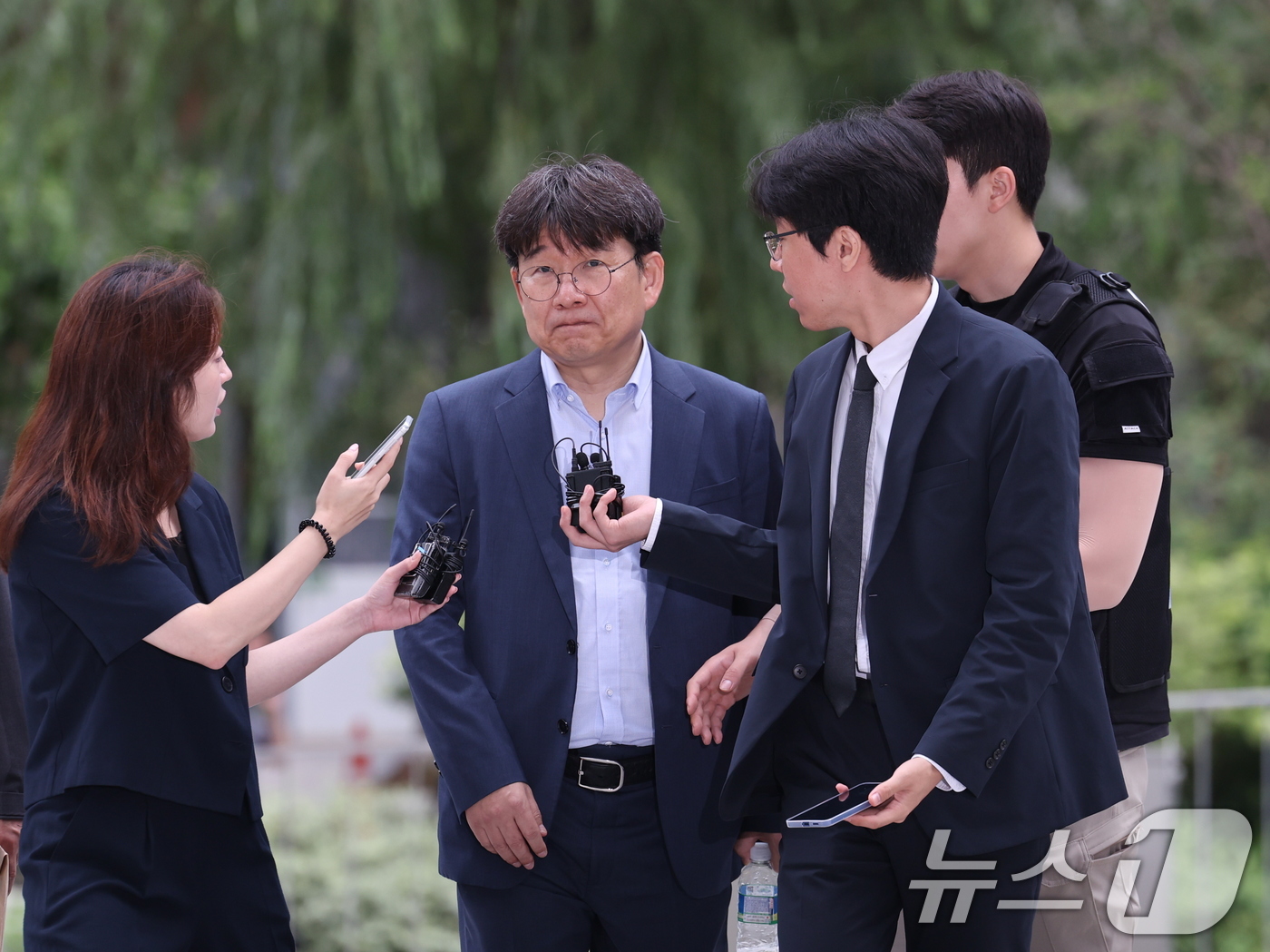 (서울=뉴스1) 박지혜 기자 = 이상화 동해종합기술공사 부사장이 15일 서울 종로구 김건희 여사에 관한 의혹들을 수사하는 민중기 특별검사팀 사무실로 출석하고 있다. 2025.7.1 …