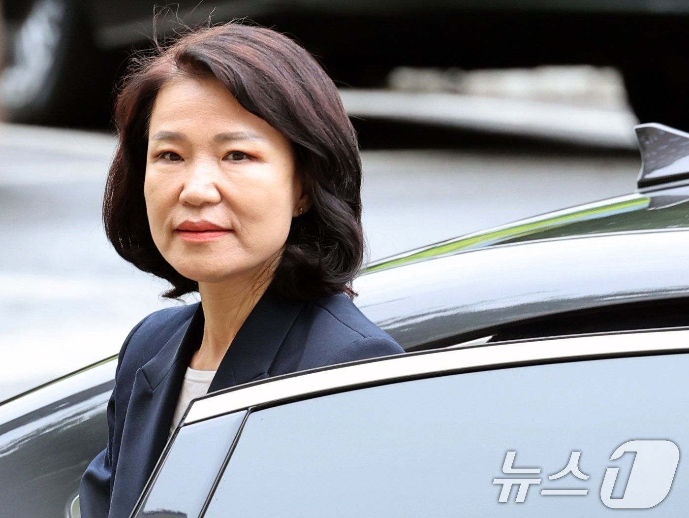 (과천=뉴스1) 황기선 기자 = 이진숙 방송통신위원장이 15일 오전 경기 과천시 정부과천청사 방통위로 출근하고 있다. 2025.7.15/뉴스1