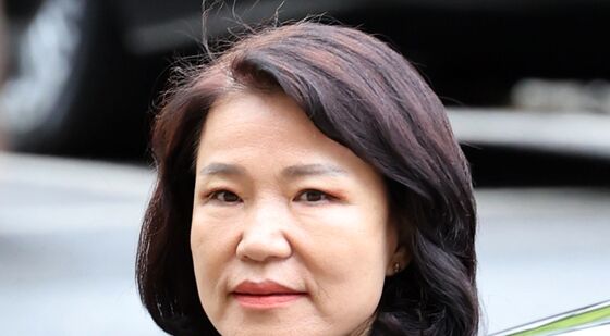 출근하는 이진숙 방통위원장