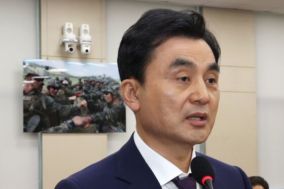 안규백, 14개월→22개월 방위 복무 기간 논란에 "행정적 착오" 해명