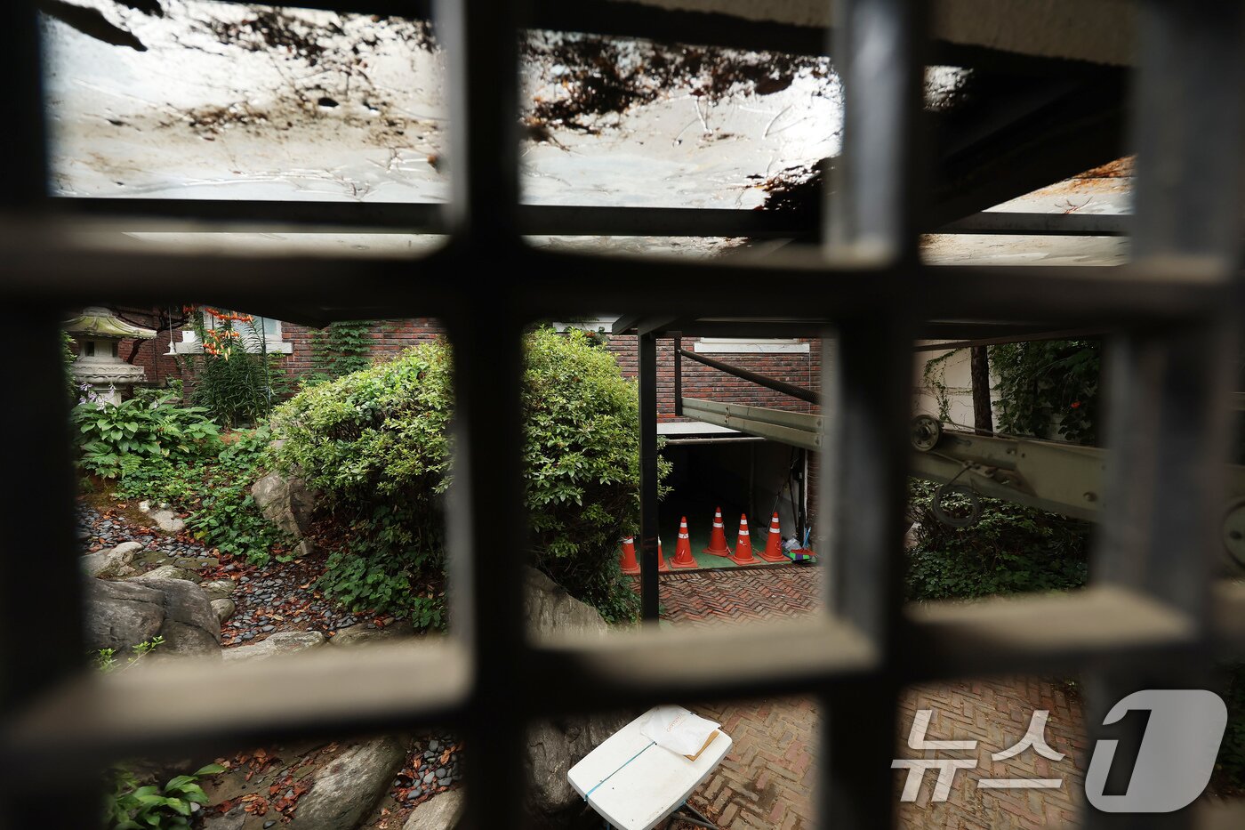 본문 이미지 - 김건희 여사 관련 의혹을 수사하는 민중기 특검팀이 15일 오전 서울 강남구 역삼동에 위치한 건진법사 전성배씨 법당에 대한 압수수색을 진행중이다. 사진은 전성배 씨 법당의 모습. 2025.7.15/뉴스1 ⓒ News1 장수영 기자