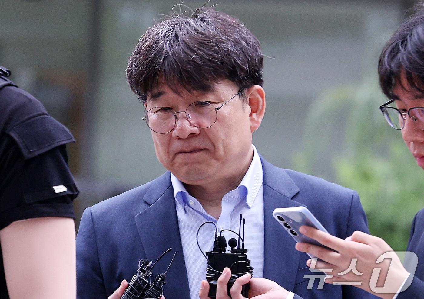 (서울=뉴스1) 박지혜 기자 = 이상화 동해종합기술공사 부사장이 15일 서울 종로구 김건희 여사에 관한 의혹들을 수사하는 민중기 특별검사팀 사무실로 출석하고 있다. 2025.7.1 …