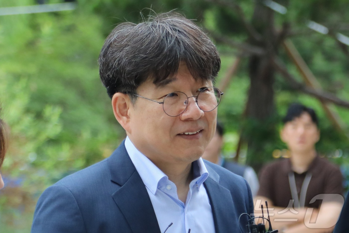 (서울=뉴스1) 송송이 기자 = 이상화 동해종합기술공사 부사장이 15일 오전 서울 종로구 민중기 특별검사팀 사무실로 출석하고 있다. 2025.07.15/뉴스1