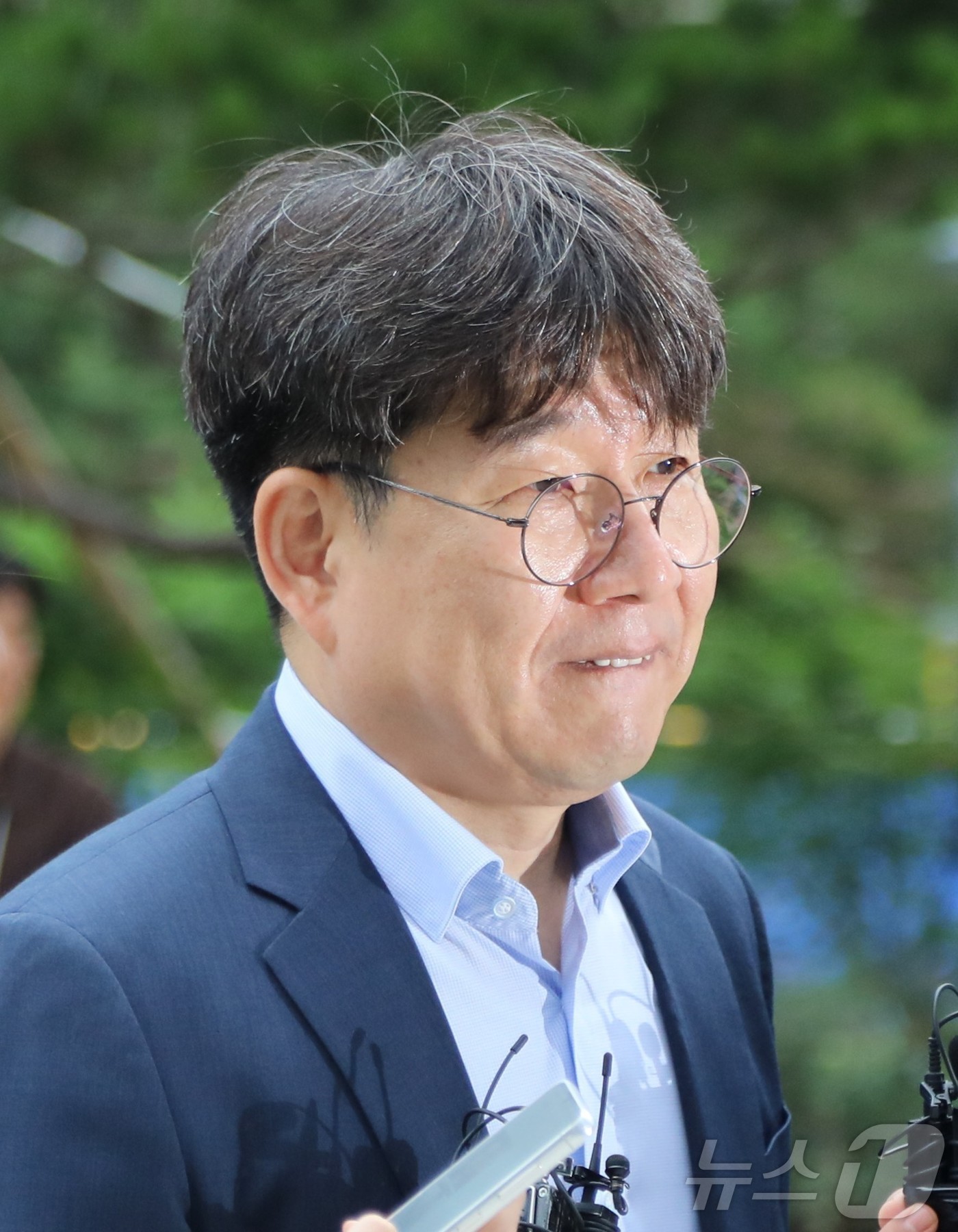 (서울=뉴스1) 송송이 기자 = 이상화 동해종합기술공사 부사장이 15일 오전 서울 종로구 민중기 특별검사팀 사무실로 출석하고 있다. 2025.07.15/뉴스1