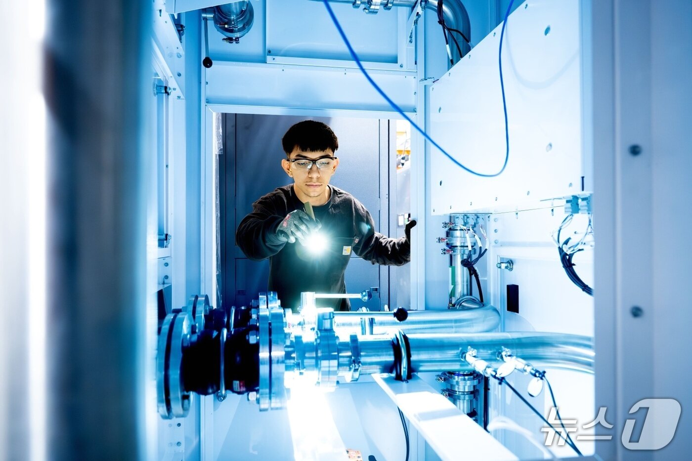 본문 이미지 - IRHX 리퀴드 냉각 시스템 내부(아마존웹서비스 제공)