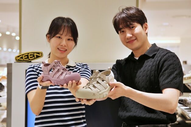 '운동화야 샌들이야' 광주신세계, 바캉스 필수템 '운샌들' 판매