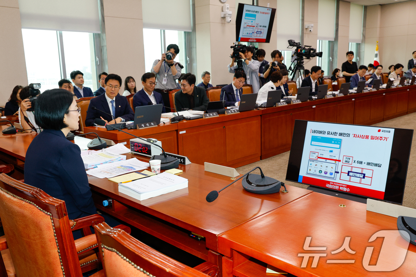 (서울=뉴스1) 안은나 기자 = 한성숙 중소벤처기업부 장관 후보자가 15일 오전 서울 여의도 국회 산업통산자원중소벤처기업위원회에서 열린 인사청문회에 출석해 박형수 국민의힘 의원 질 …