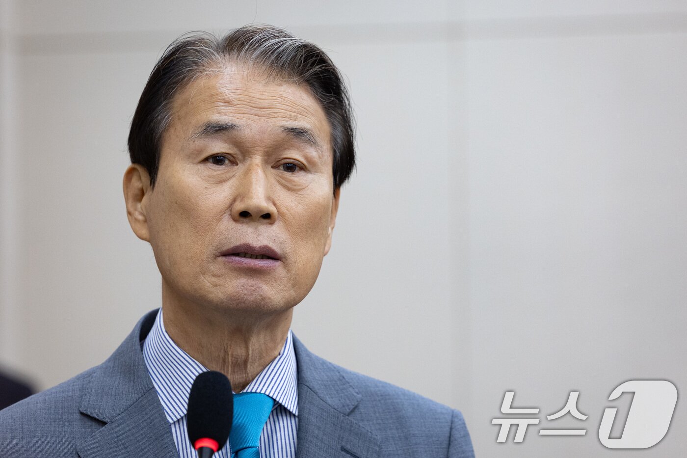 본문 이미지 - 권오을 국가보훈부 장관 후보자가 15일 서울 여의도 국회에서 열린 인사청문회에서 모두 발언을 하고 있다. 2025.7.15/뉴스1 ⓒ News1 유승관 기자