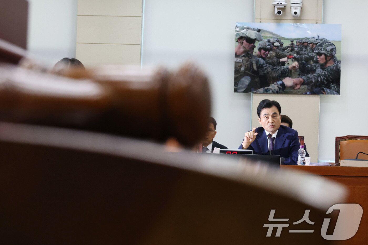 본문 이미지 - 안규백 국방부 장관 후보자가 15일 오전 서울 여의도 국회 국방위원회 전체회의장에서 열린 인사청문회에 출석해 의원 질의에 답하고 있다. 2025.7.15/뉴스1 ⓒ News1 이광호 기자