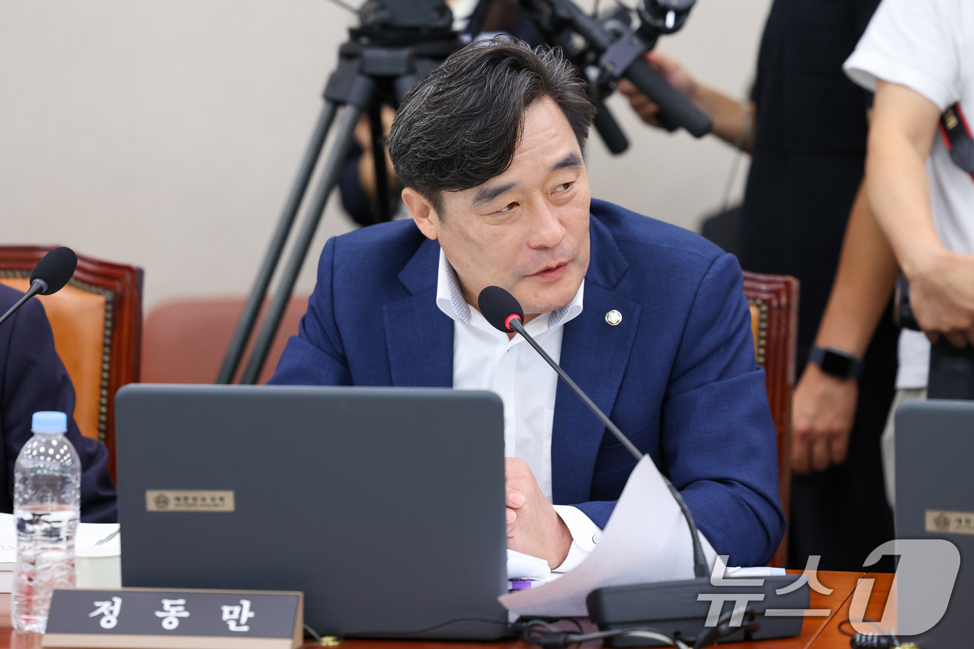 (서울=뉴스1) 안은나 기자 = 정동만 국민의힘 의원이 15일 오전 서울 여의도 국회 산업통산자원중소벤처기업위원회에서 열린 한성숙 중소벤처기업부 장관 후보자 인사청문회에서 의사진행 …