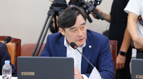 최인혁 대표 불출석 지적하는 정동만 의원
