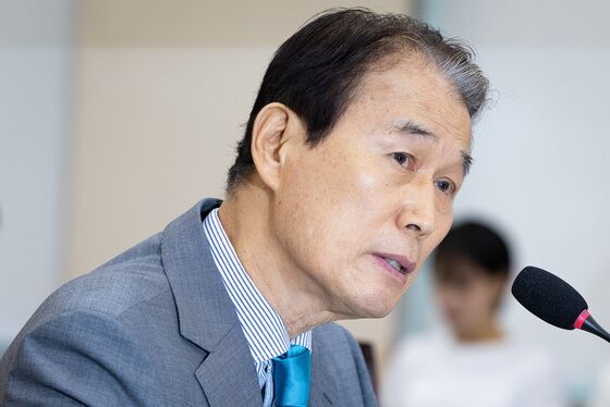 권오을, 국립묘지 유골함 물고임 지적에…"현장서 직접 챙겨보겠다"