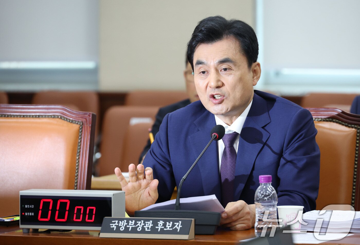 본문 이미지 - 안규백 국방부 장관 후보자가 15일 오전 서울 여의도 국회 국방위원회 전체회의장에서 열린 인사청문회에 출석해 의원 질의에 답하고 있다. 2025.7.15/뉴스1 ⓒ News1 이광호 기자