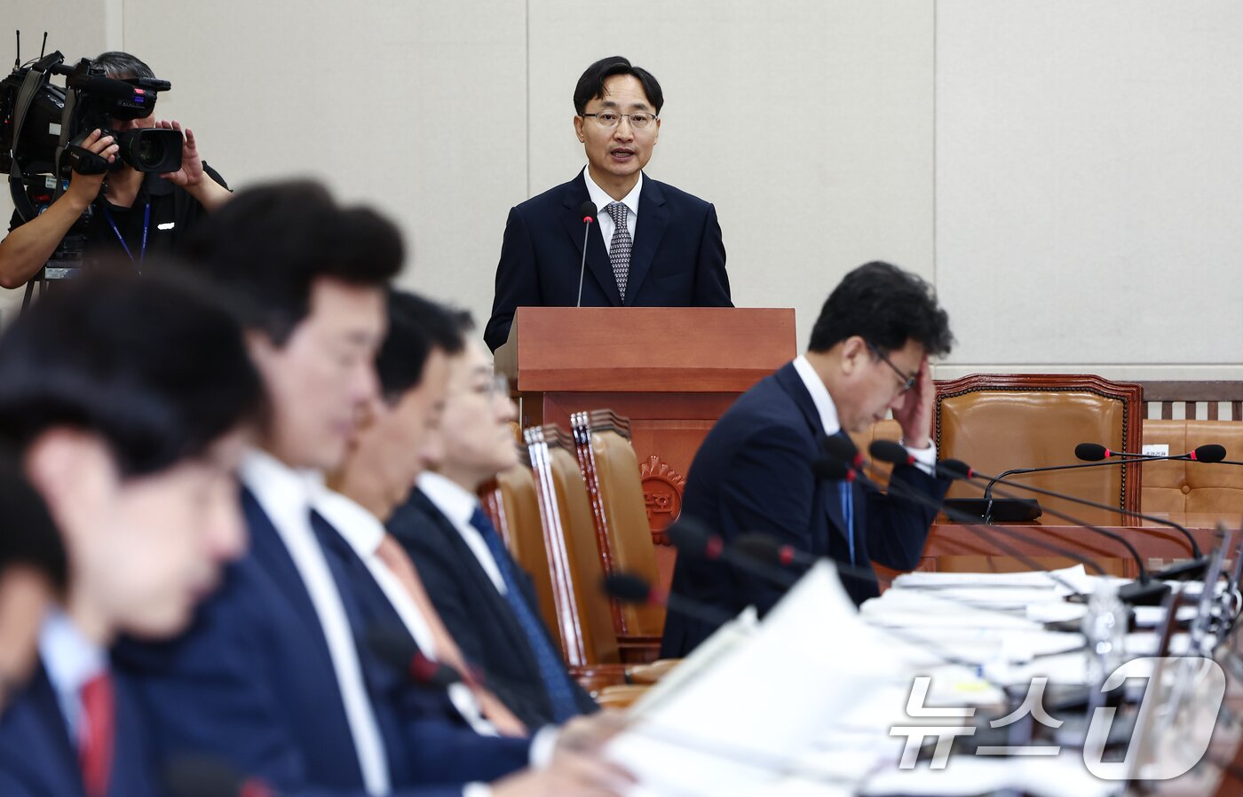 본문 이미지 - 임광현 국세청장 후보자가 15일 오전 서울 여의도 국회 기획재정위원회에서 열린 국세청장 후보자 인사청문회에서 인사말을 하고 있다. 2025.7.15/뉴스1 ⓒ News1 김민지 기자