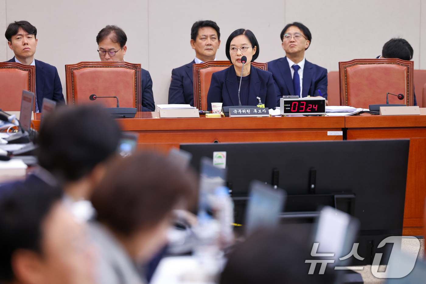 (서울=뉴스1) 안은나 기자 = 한성숙 중소벤처기업부 장관 후보자가 15일 오전 서울 여의도 국회 산업통산자원중소벤처기업위원회에서 열린 인사청문회에 출석해 의원 질의에 답하고 있다 …