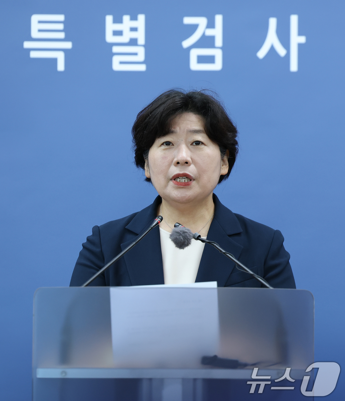 (서울=뉴스1) 오대일 기자 = 12·3 비상계엄' 관련 내란·외환 사건을 수사하는 내란특검팀 박지영 특검보가 15일 오후 서울 서초구 서울고등검찰청에 마련된 내란특검 사무실에서 …