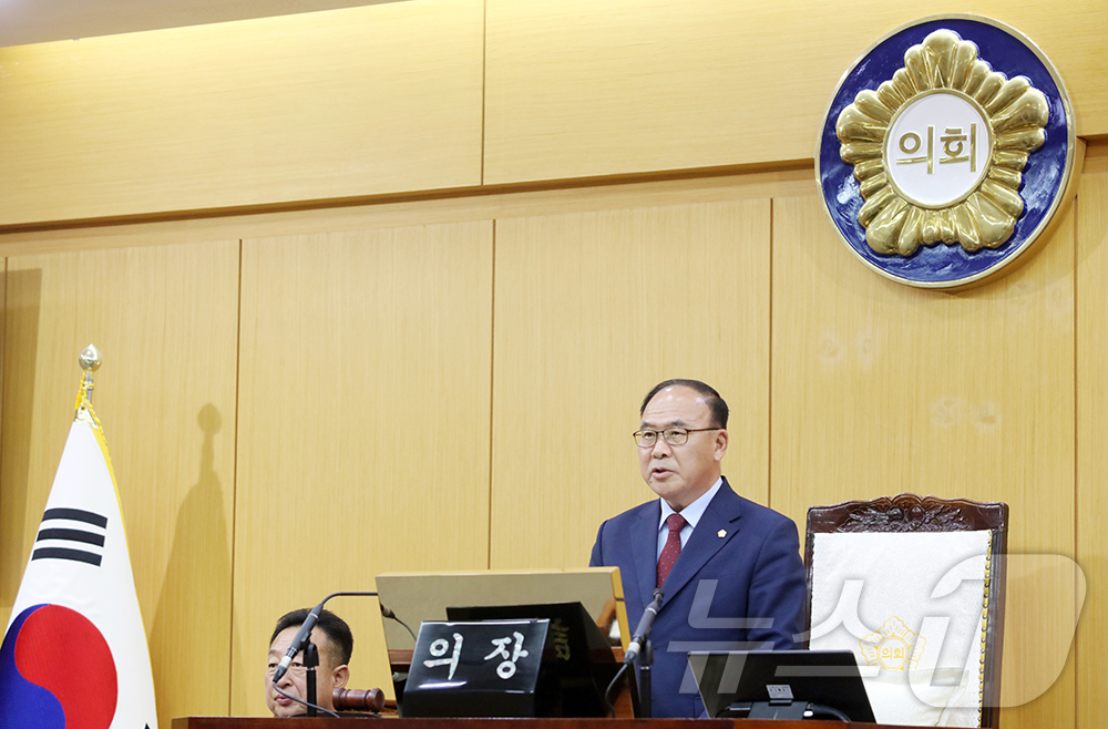 (서산=뉴스1) 이동원 기자 = 조동식 서산시의회 의장이 15일 제307회 임시회 제1차 본회의를 주재하고 있다. 이번 임시회는 본회의 4일, 상임위원회(의회운영 1일, 행정문화복 …