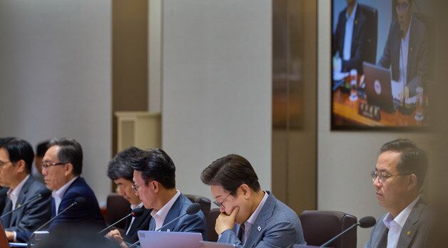 고심하는 이재명 대통령