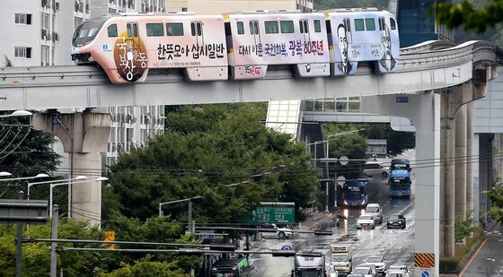 대구 도심 달리는 '보훈테마열차'