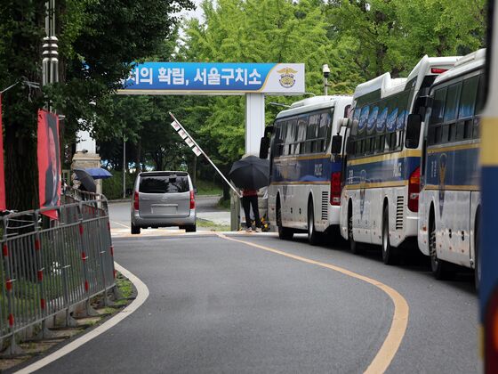 尹측 "특검 목적 망신주기냐…대면조사 목적이면 장소는 본질 아냐"