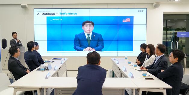 '나랑 똑같네' AI클론 만난 오영훈 제주지사 "협력 구체화 기대"