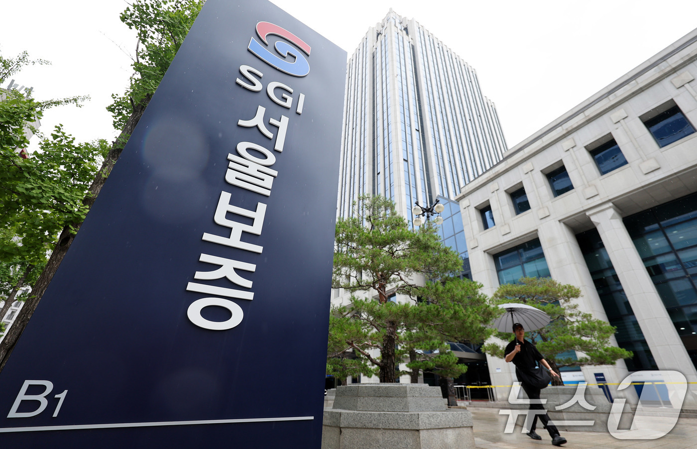 (서울=뉴스1) 박지혜 기자 = 해커가 컴퓨터를 해킹한 뒤 돈을 요구하는 '랜섬웨어' 공격을 당한 SGI서울보증 정상화에 시간이 걸릴 전망이다. SGI서울보증은 현재 감염되지 않은 …