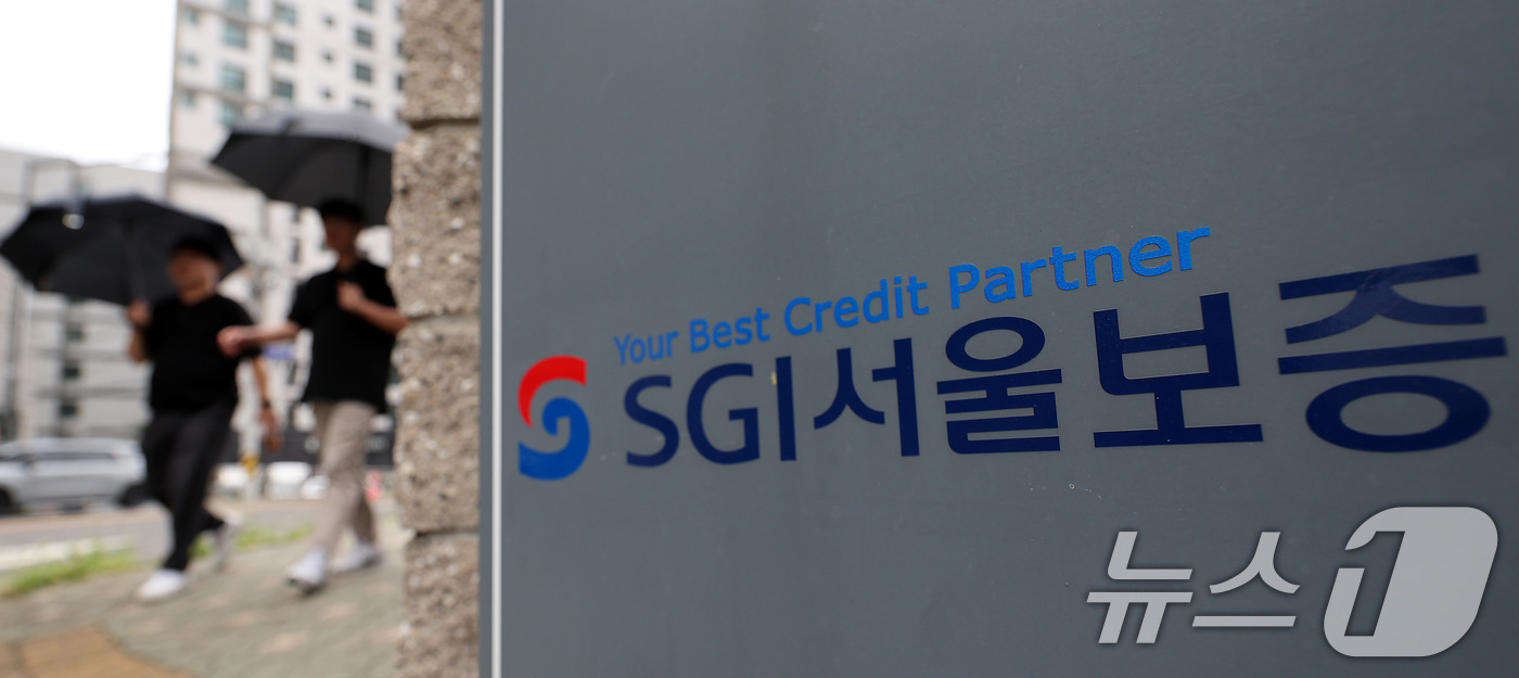 (서울=뉴스1) 박지혜 기자 = 해커가 컴퓨터를 해킹한 뒤 돈을 요구하는 '랜섬웨어' 공격을 당한 SGI서울보증 정상화에 시간이 걸릴 전망이다. SGI서울보증은 현재 감염되지 않은 …