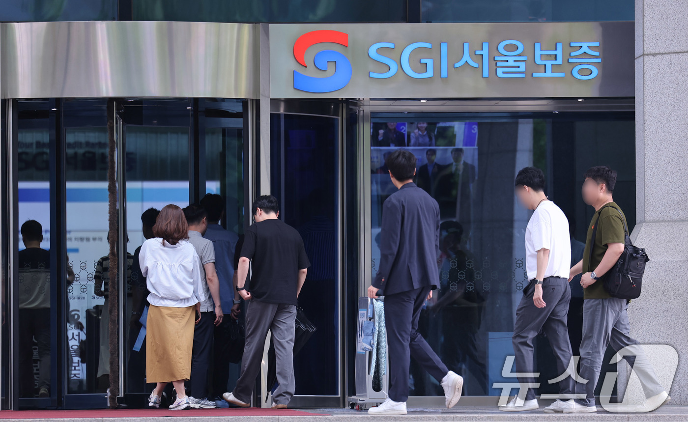 (서울=뉴스1) 박지혜 기자 = 해커가 컴퓨터를 해킹한 뒤 돈을 요구하는 '랜섬웨어' 공격을 당한 SGI서울보증 정상화에 시간이 걸릴 전망이다. SGI서울보증은 현재 감염되지 않은 …