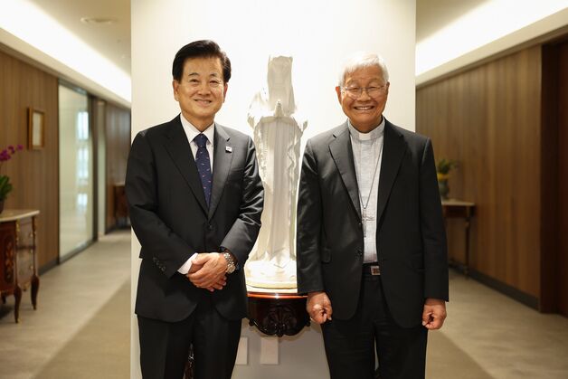 정동영, 유흥식 추기경 예방…"2027 교황 방한, 한반도 평화에 기여"
