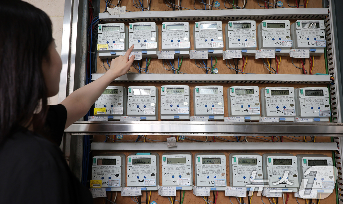 (서울=뉴스1) 박지혜 기자 = 정부와 여당이 7~8월 전기 누진제 구간을 완화하기로 했다. 올해 폭염으로 국민 냉방비 부담이 가중될 수 있다는 판단에서다. 누진제 기준이 변경되면 …