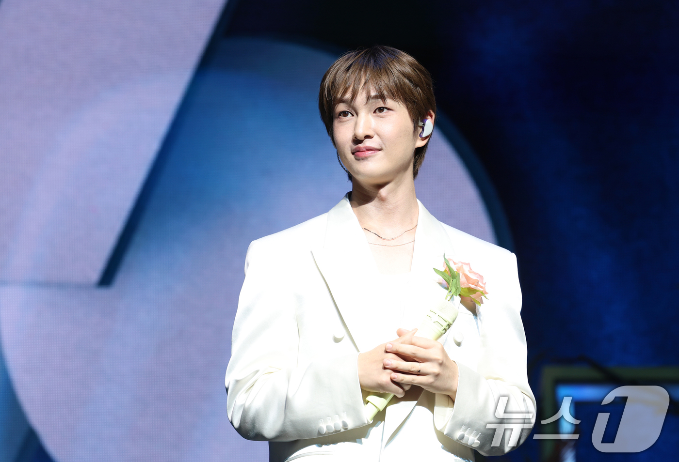 (서울=뉴스1) 권현진 기자 = 그룹 샤이니 온유가 15일 오후 서울 영등포구 명화라이브홀에서 가진 두 번째 정규앨범 '퍼센트'(PERCENT) 쇼케이스에서 포즈를 취하고 있다. …