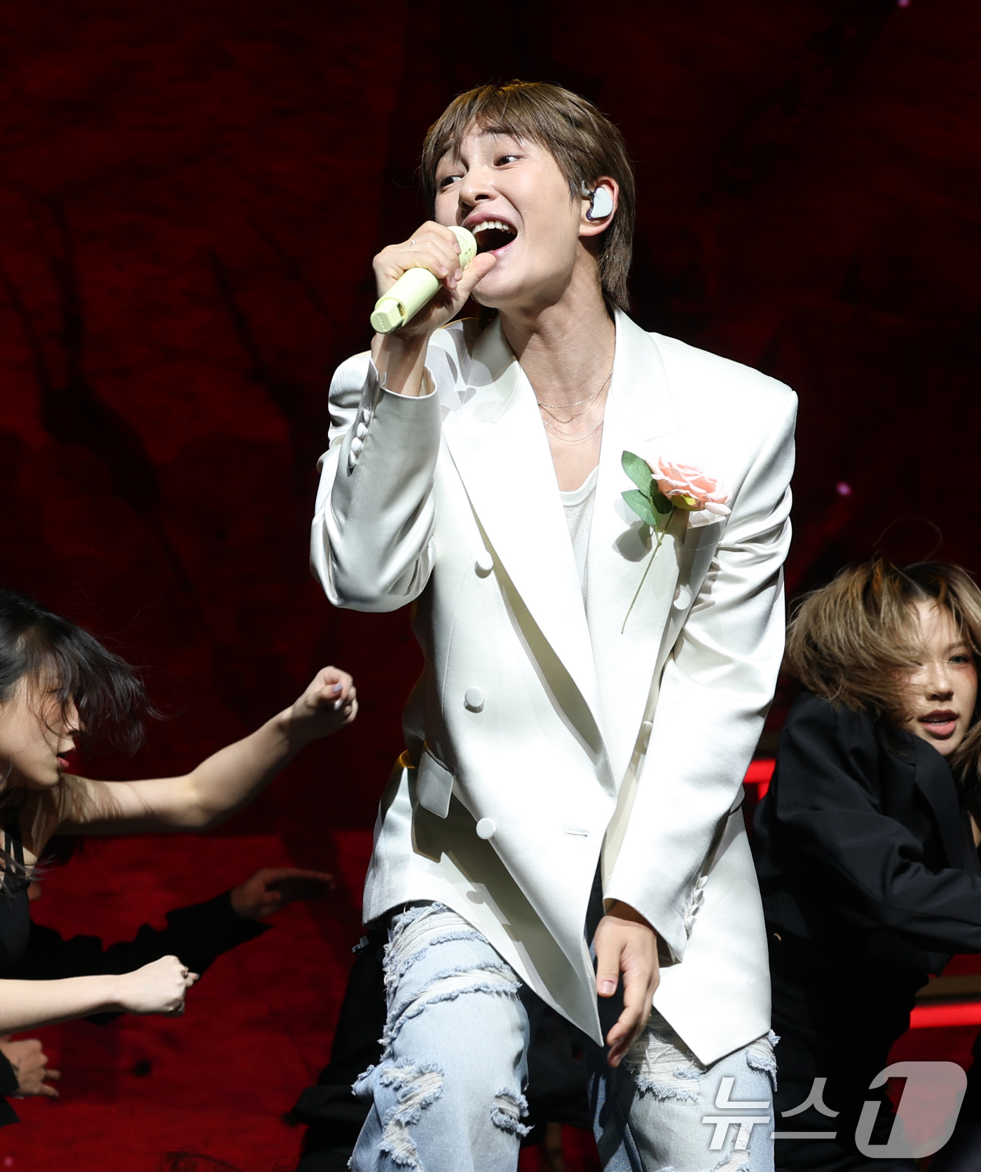 (서울=뉴스1) 권현진 기자 = 그룹 샤이니 온유가 15일 오후 서울 영등포구 명화라이브홀에서 가진 두 번째 정규앨범 '퍼센트'(PERCENT) 쇼케이스에서 타이틀곡 '애니멀(AN …