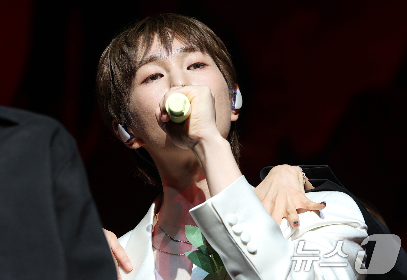 (서울=뉴스1) 권현진 기자 = 그룹 샤이니 온유가 15일 오후 서울 영등포구 명화라이브홀에서 가진 두 번째 정규앨범 '퍼센트'(PERCENT) 쇼케이스에서 타이틀곡 '애니멀(AN …