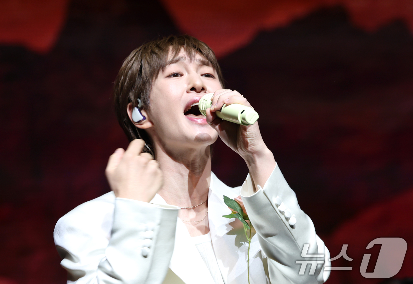 (서울=뉴스1) 권현진 기자 = 그룹 샤이니 온유가 15일 오후 서울 영등포구 명화라이브홀에서 가진 두 번째 정규앨범 '퍼센트'(PERCENT) 쇼케이스에서 타이틀곡 '애니멀(AN …