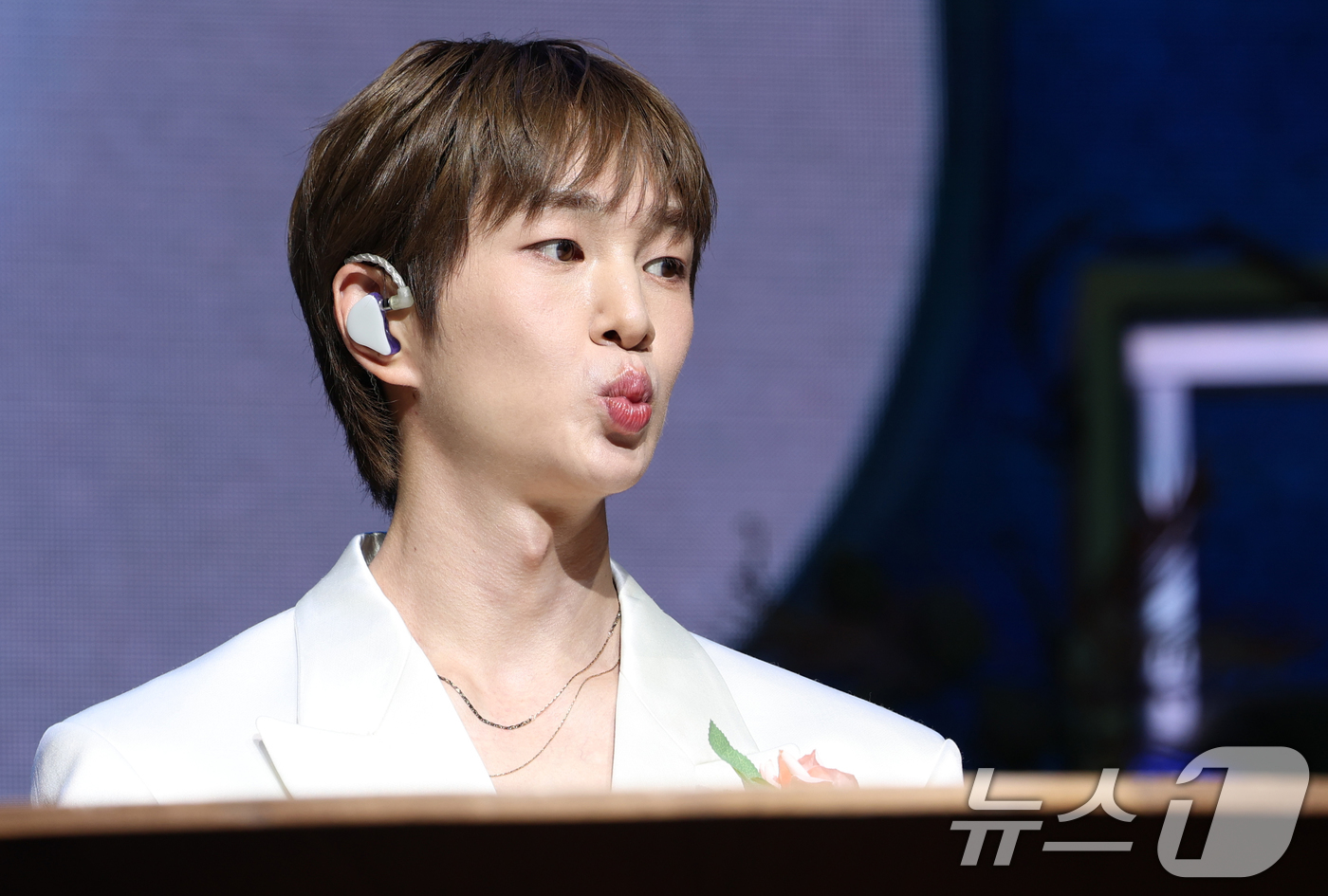 (서울=뉴스1) 권현진 기자 = 그룹 샤이니 온유가 15일 오후 서울 영등포구 명화라이브홀에서 가진 두 번째 정규앨범 '퍼센트'(PERCENT) 쇼케이스에서 긴장한 모습을 하고 있 …