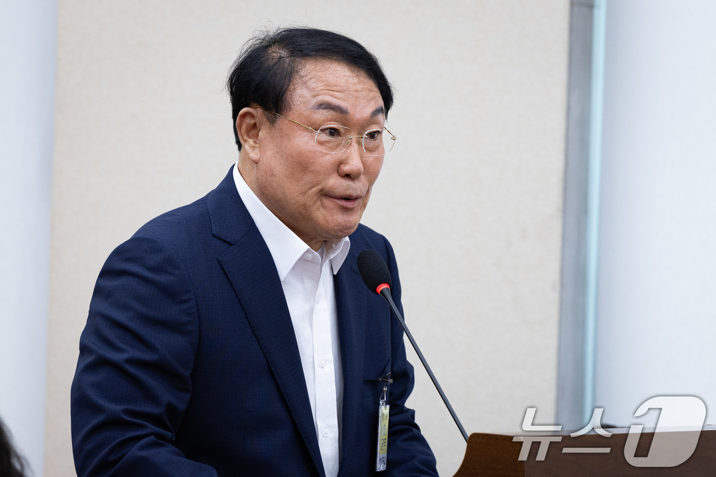 (서울=뉴스1) 유승관 기자 = 신상철 구산물류 대표가 15일 서울 여의도 국회에서 열린 정무위원회의 권오을 국가보훈부 장관 인사청문회에 출석해 의원 질의에 답하고 있다. 2025 …