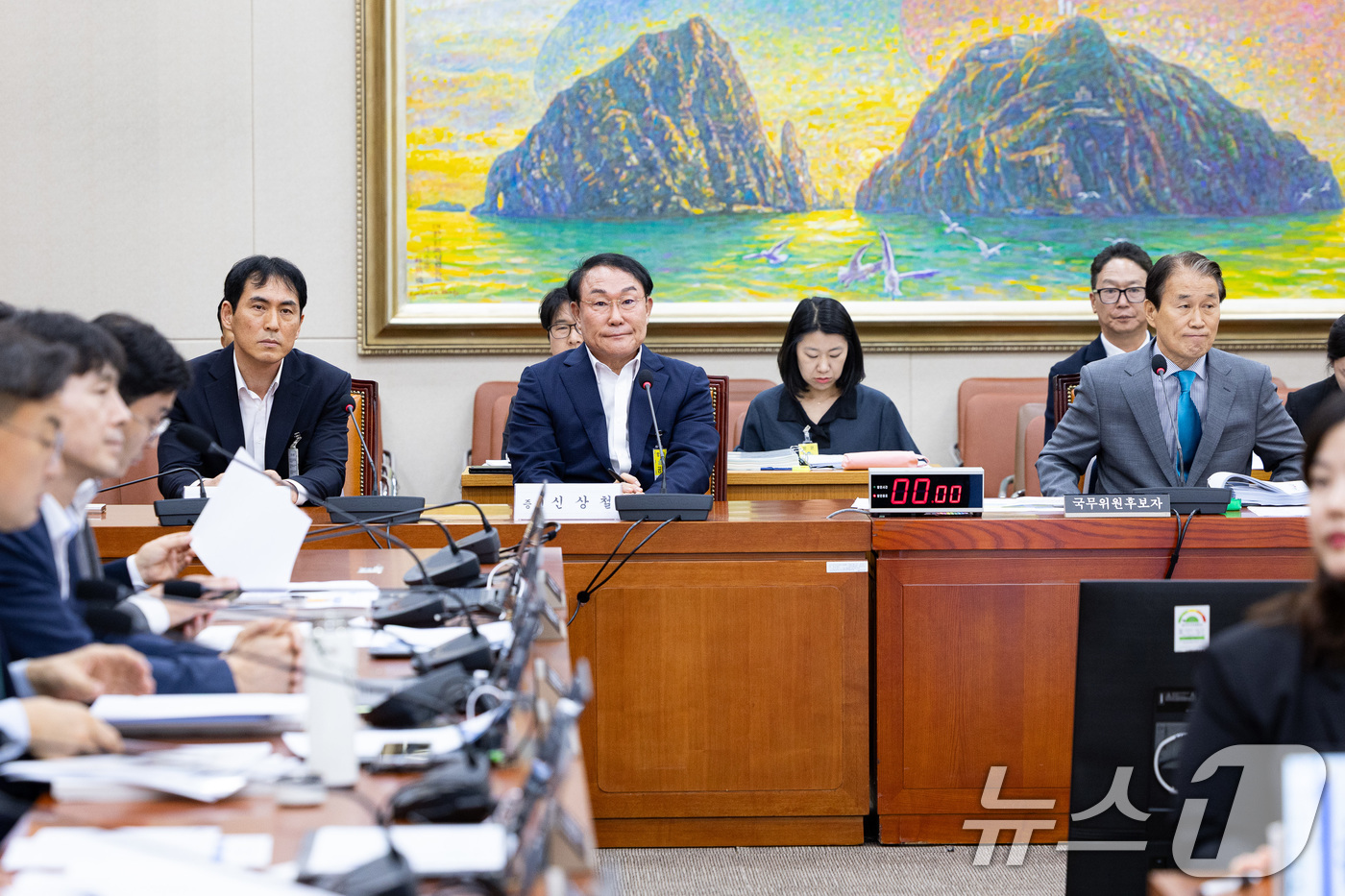 (서울=뉴스1) 유승관 기자 = 15일 서울 여의도 국회에서 열린 정무위원회의 권오을 국가보훈부 장관 후보자 인사청문회에서 증인들이 출석해 자리하고 있다. 왼쪽부터 김광민 유니언에 …