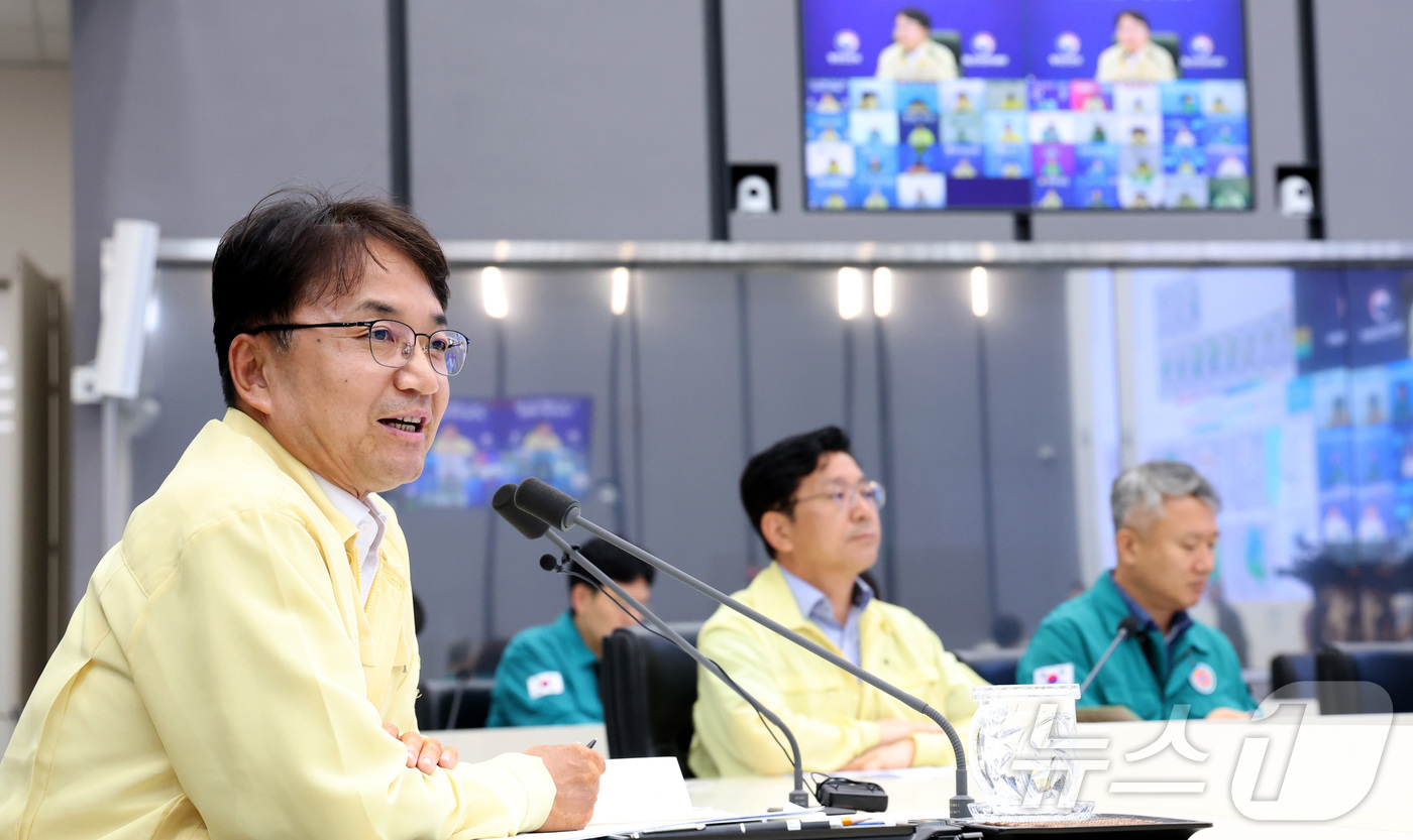 (세종=뉴스1) 김기남 기자 = 김광용 행정안전부 재난안전관리본부장이 15일 세종시 정부세종청사 재난안전상황실에서 호우 대비 관계기관 대책회의를 주재하며 발언하고 있다. 2025. …