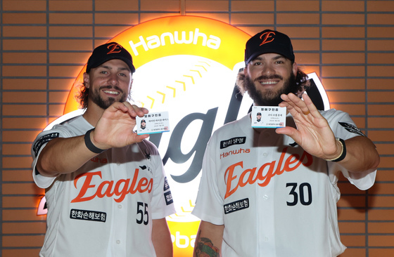 '33승 합작' 폰세-와이스와 작별…한화 마운드는 누가 지키나