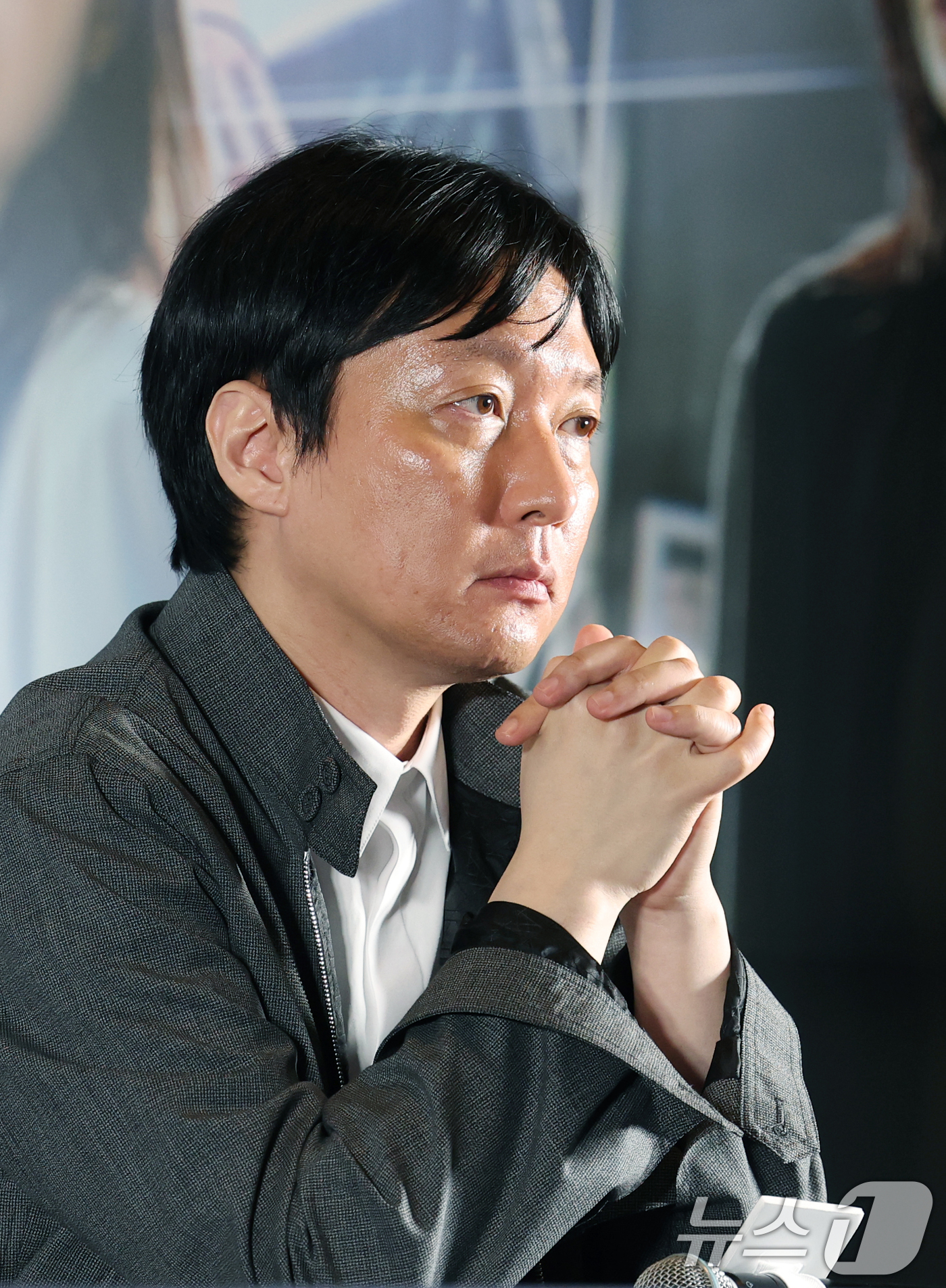 (서울=뉴스1) 권현진 기자 = 김병우 감독이 15일 서울 코엑스 메가박스에서 열린 영화 '전지적 독자 시점‘  언론 시사회에 참석해 생각에 잠겨 있다.'전지적 독자 시점'은 10 …